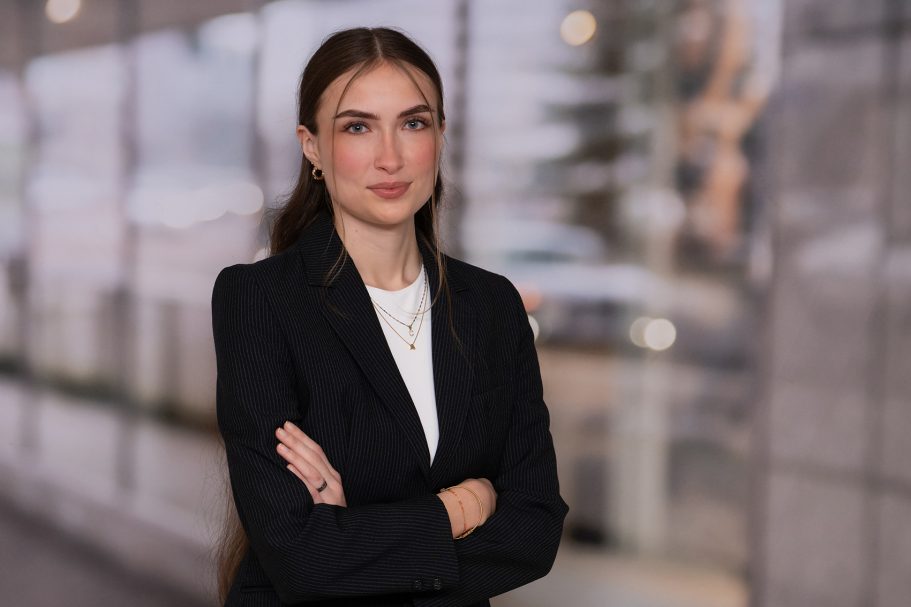 Geschäftsfrau im Businessoutfit